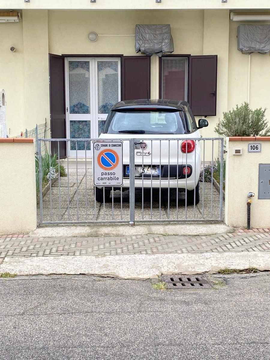 Appartamento trilocale piano terra vicinissimo al mare a Lido Scacchi