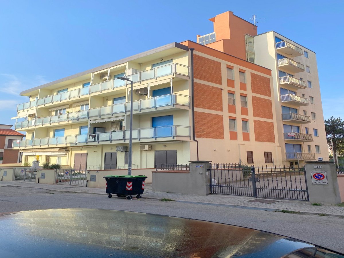 Appartamento trilocale al secondo piano vicino al mare a Lido Scacchi